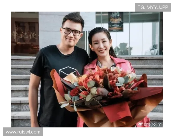 围绕十二时半展开的都市悬疑剧中命运交错的追寻之旅故事篇章