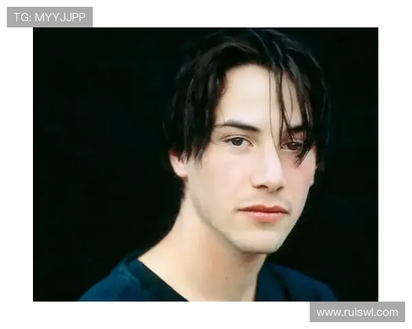 “发福”的基努·里维斯：岁月痕迹里的硬汉柔情